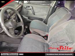 CHEVROLET - CORSA - 2001/2001 - Prata - R$ 18.000,00