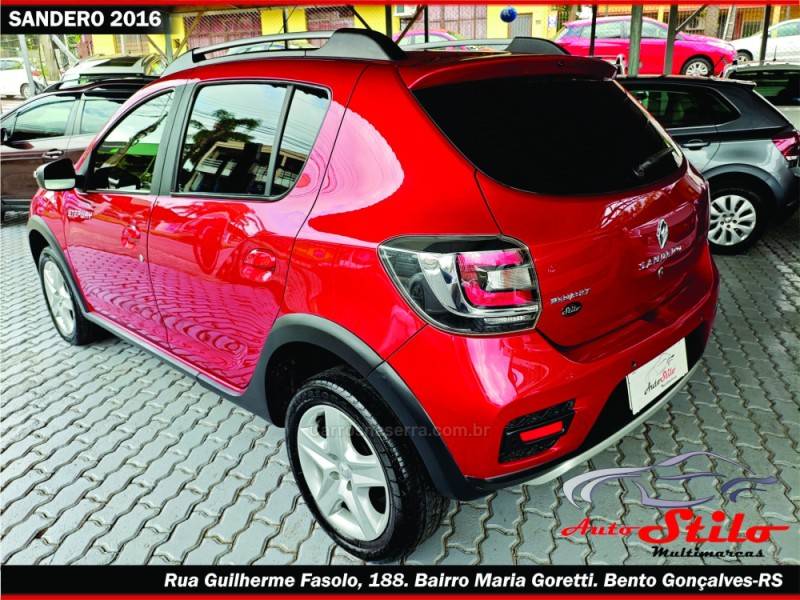 RENAULT - SANDERO - 2015/2016 - Vermelha - R$ 46.900,00