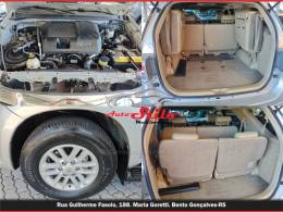 TOYOTA - HILUX SW4 - 2013/2014 - Prata - R$ 157.900,00