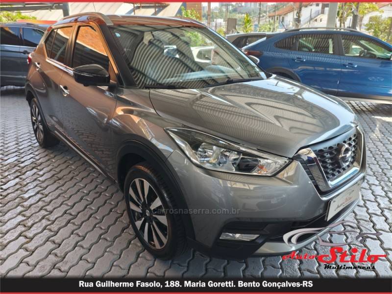 NISSAN - KICKS - 2017/2018 - Cinza - R$ 84.900,00