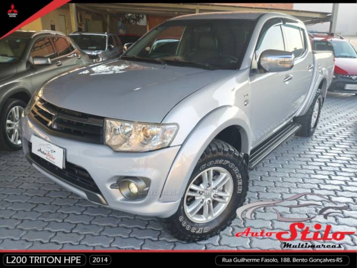 MITSUBISHI - L200 TRITON - 2013/2014 - Bege - R$ 125.900,00