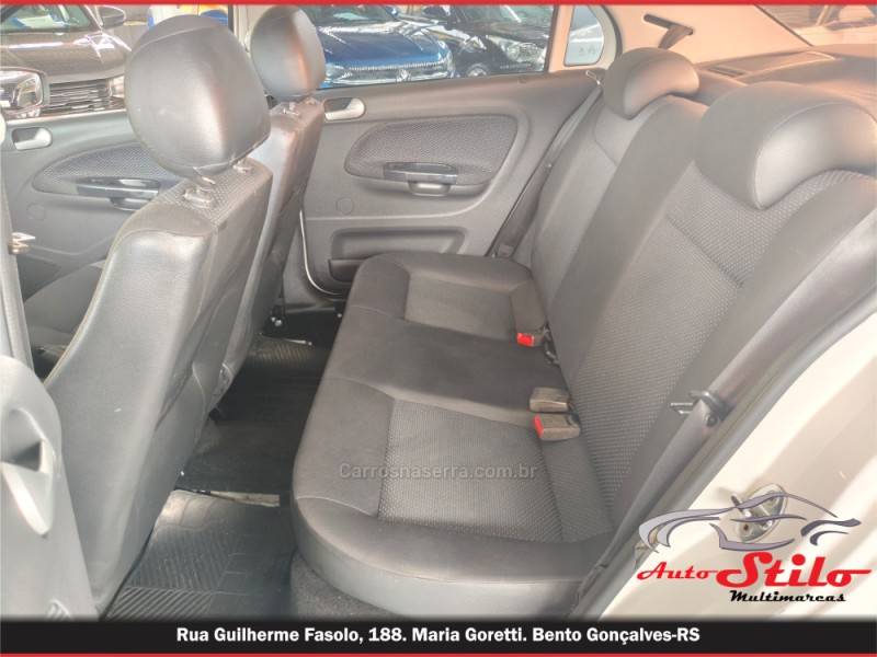 VOLKSWAGEN - VOYAGE - 2015/2016 - Branca - R$ 46.900,00