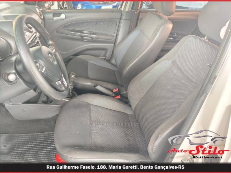 VOLKSWAGEN - VOYAGE - 2015/2016 - Branca - R$ 46.900,00