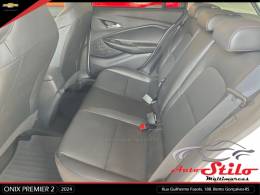 CHEVROLET - ONIX - 2023/2024 - Branca - R$ 107.900,00