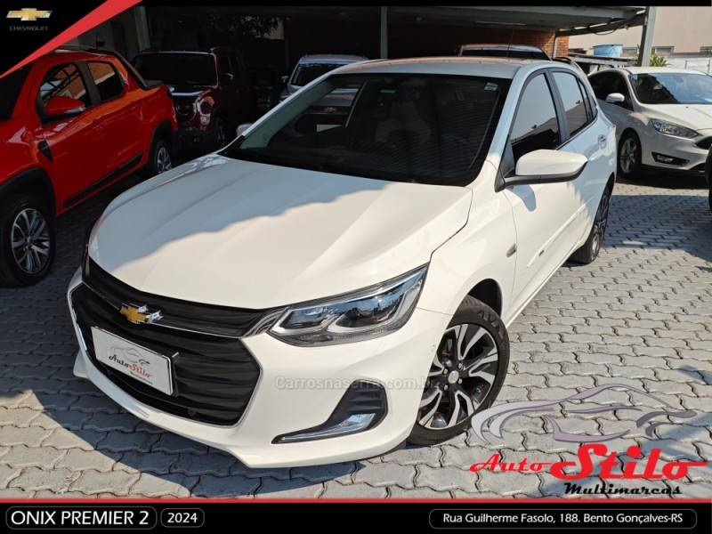 CHEVROLET - ONIX - 2023/2024 - Branca - R$ 107.900,00