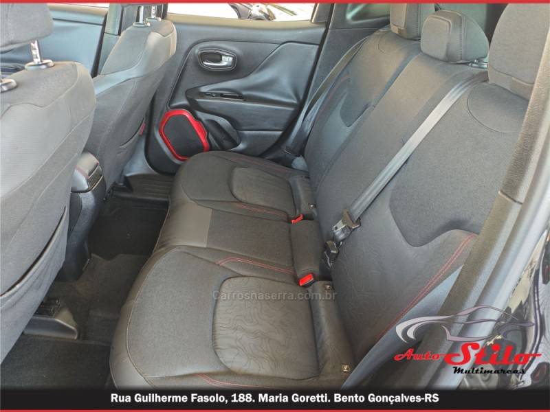 JEEP - RENEGADE - 2015/2016 - Preta - R$ 85.900,00
