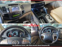 TOYOTA - HILUX SW4 - 2013/2014 - Prata - R$ 157.900,00