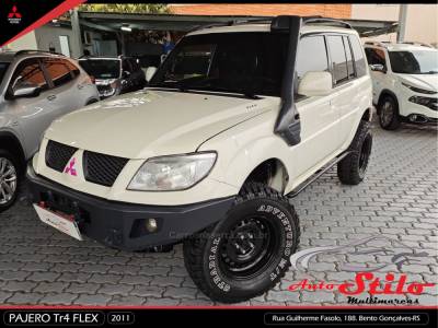 MITSUBISHI - PAJERO TR4 - 2010/2011 - Branca - R$ 64.900,00