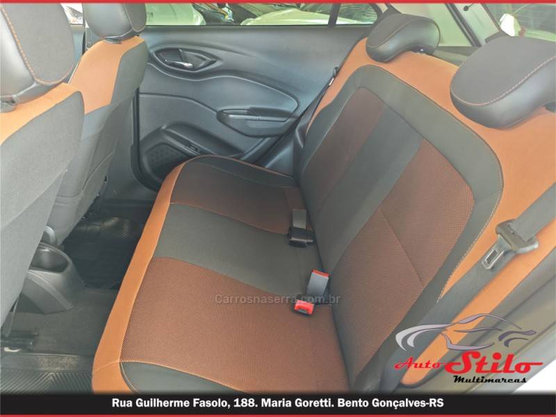 CHEVROLET - ONIX - 2017/2018 - Branca - R$ 69.900,00